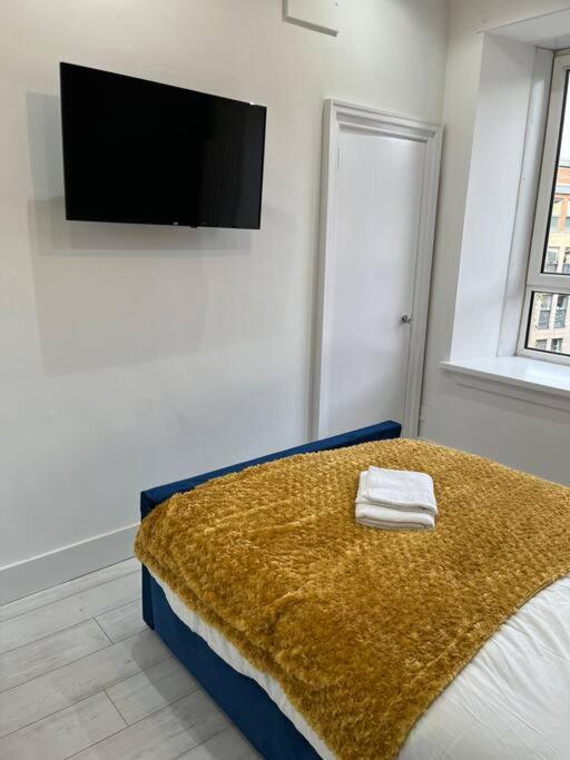 Cheerful 2 Bedroom Homely Apartment, Sleeps 6 Guest Comfy, 3X Double Bed, Parking, Free Wifi, Suitable For Business, Leisure Guest,Glasgow, Glasgow West End, Near City Centre Exterior foto