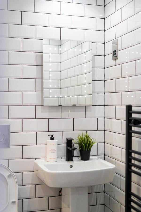 Cheerful 2 Bedroom Homely Apartment, Sleeps 6 Guest Comfy, 3X Double Bed, Parking, Free Wifi, Suitable For Business, Leisure Guest,Glasgow, Glasgow West End, Near City Centre Exterior foto