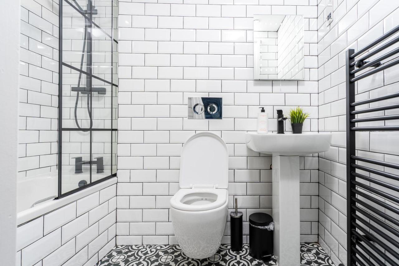 Cheerful 2 Bedroom Homely Apartment, Sleeps 6 Guest Comfy, 3X Double Bed, Parking, Free Wifi, Suitable For Business, Leisure Guest,Glasgow, Glasgow West End, Near City Centre Exterior foto